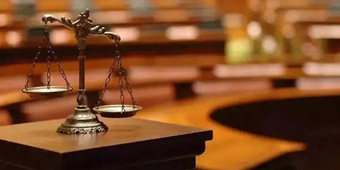 涉嫌刑事案件被捕什么時候可以見律師或者家屬？