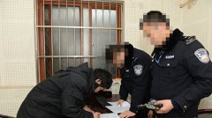 親友被抓了該怎么辦？